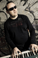 Dario Sinjeri (klavijature i vokal)